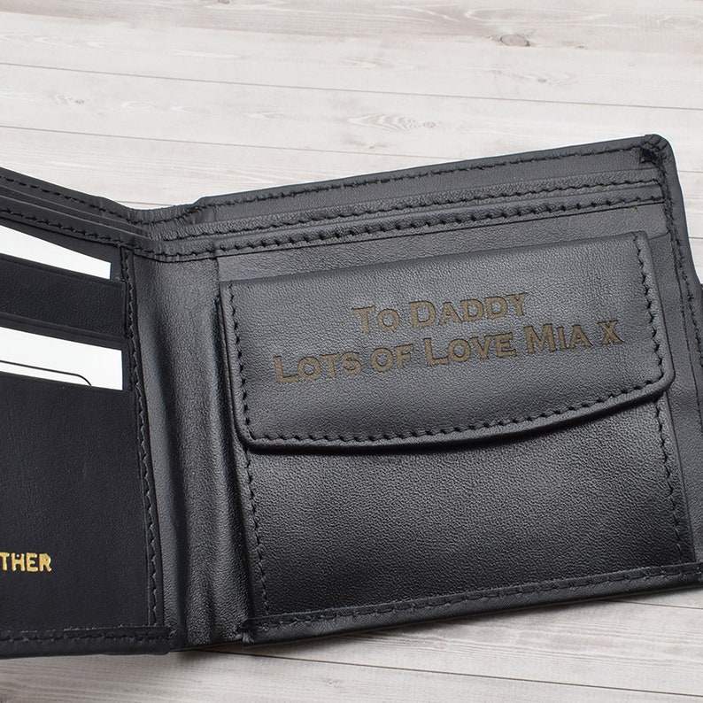 Cartera de cuero genuino negra con diseño de banderas a cuadros de F1 personalizadas con caja de regalo grabada opcional imagen 2