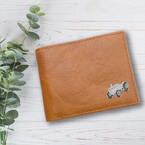 Cartera de cuero genuino color canela con diseño retro de tractor agrícola clásico personalizado con caja de regalo grabada opcional