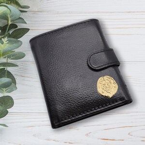 Cartera de piel auténtica negra con diseño de león dorado y texto personalizado