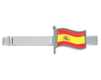 Pince à cravate argentée représentant le drapeau de l'Espagne présentée dans une boîte chromée personnalisée