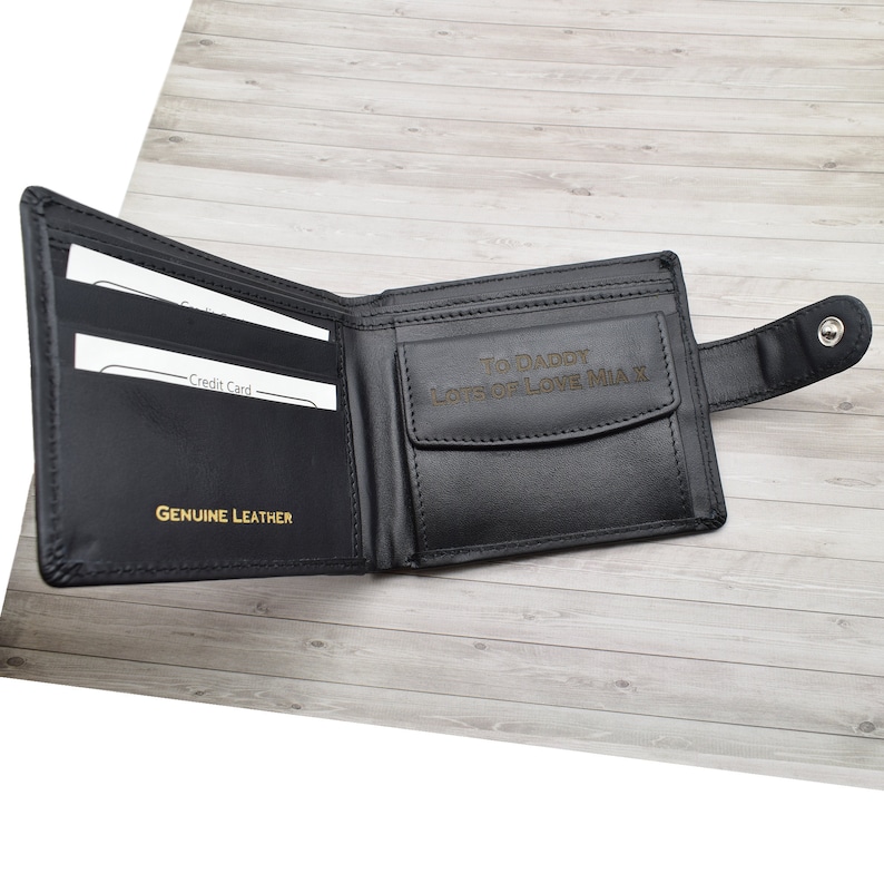 Cartera de cuero genuino negra con diseño de banderas a cuadros de F1 personalizadas con caja de regalo grabada opcional imagen 3