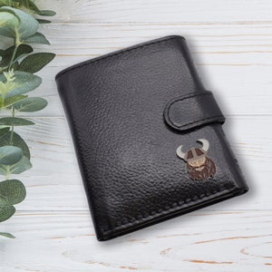 Cartera de cuero genuino negra con diseño de cabeza de guerrero vikingo personalizada con texto propio