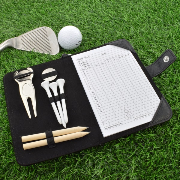 Personalisierter Golf-Organizer aus schwarzem Kunstleder mit Divot-Reparatur mit Marker und zusätzlichem Marker, Tees, Scorecard und Bleistiften