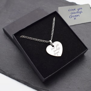 Gepersonaliseerde eigen handgeschreven boodschap gegraveerde hartvormige ketting met geschenkdoos