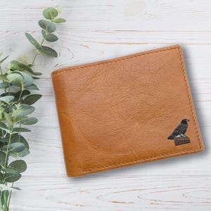 Cartera de cuero genuino color canela con diseño de pájaro negro y cuervo personalizado con caja de regalo grabada opcional
