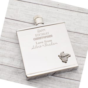 Petaca cuadrada fina de 2 oz, hecha en peltre, con diseño de mapa de Devon, personalizada con mensaje, en caja de regalo.