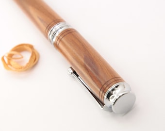 Stylo plume en bois, stylo plume, stylo plume en bois / un stylo plume prune / un superbe cadeau