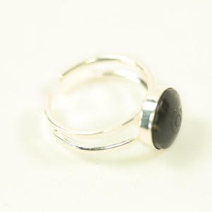 wooden ring / adjustable / fingerring is made of horn / ring is made of natural horn and silver plated bronze