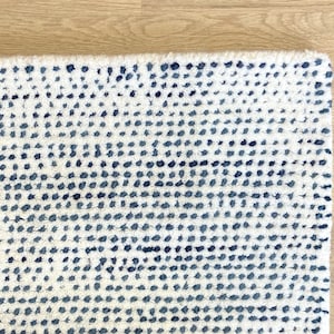 Handcrafted Wool Area Rug: Bohemian Kilim Style (160 x 230cm)