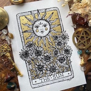 Art de carte de tarot The Sun peint à la main, or