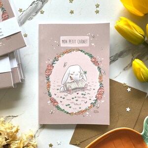 Cuaderno A5 con lindo conejito blanco - 58 páginas blancas pegadas - Tapa blanda y flexible - Cuaderno para dibujar - Impreso en Francia