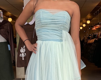 1950's Vintage Strapless Tulle Prom Dress