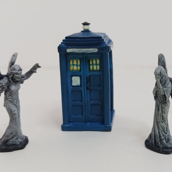 Miniature TARDIS and Weeping Angels Dungeons & Dragons Hand Painted Doctor WHO