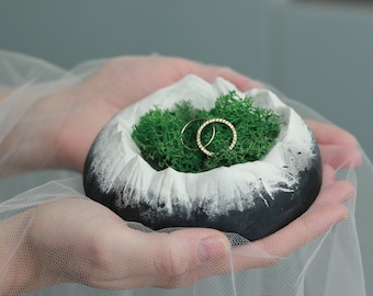 Mountain  Ring Pillow, Mountain Ring Bearer with Natural Green Moss, Rustic ring bearer, wedding decoration, Ring Box Mountain Wedding