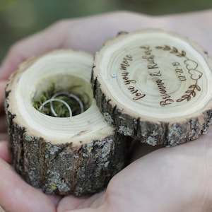 Caja de anillo personalizada rústica y musgo verde natural, caja de anillo de grabado, caja de anillo de boda, caja de anillo de madera, caja de anillo de compromiso Árbol de acacia imagen 5
