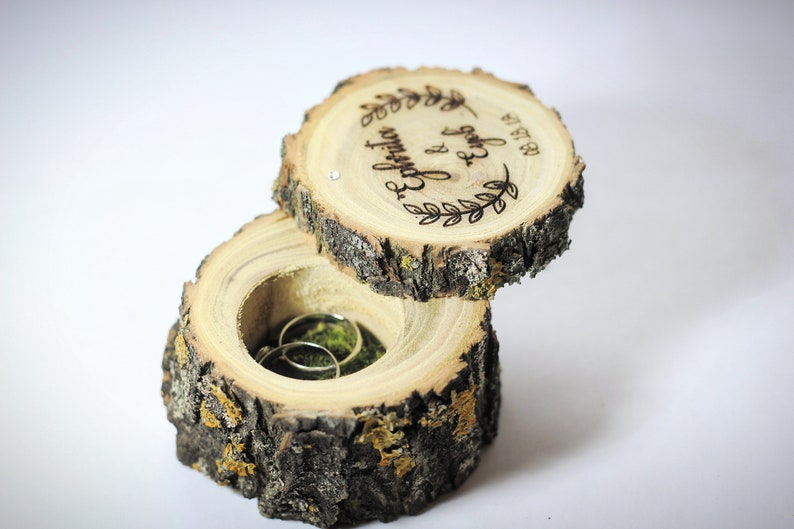 Caja de anillo personalizada rústica y musgo verde natural, caja de anillo de grabado, caja de anillo de boda, caja de anillo de madera, caja de anillo de compromiso Árbol de acacia imagen 3