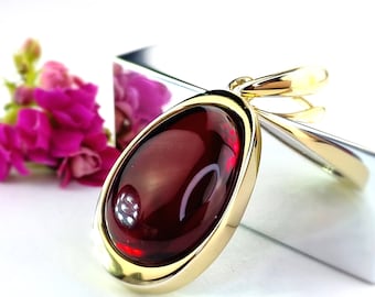 Gold Plated Cherry Amber Pendant, Elegant Baltic Amber Pendant,Red Amber Stone Pendant,Cherry Amber Drop Jewelry,Unique Amber Drop For Women