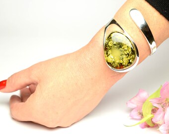 48,93 g, Silver Bracelet With Large Solid Amber, Green Baltic Amber Bracelet,Silver Snake Cuff Bracelet,Elegant Bracelet Great Gift For Wife
