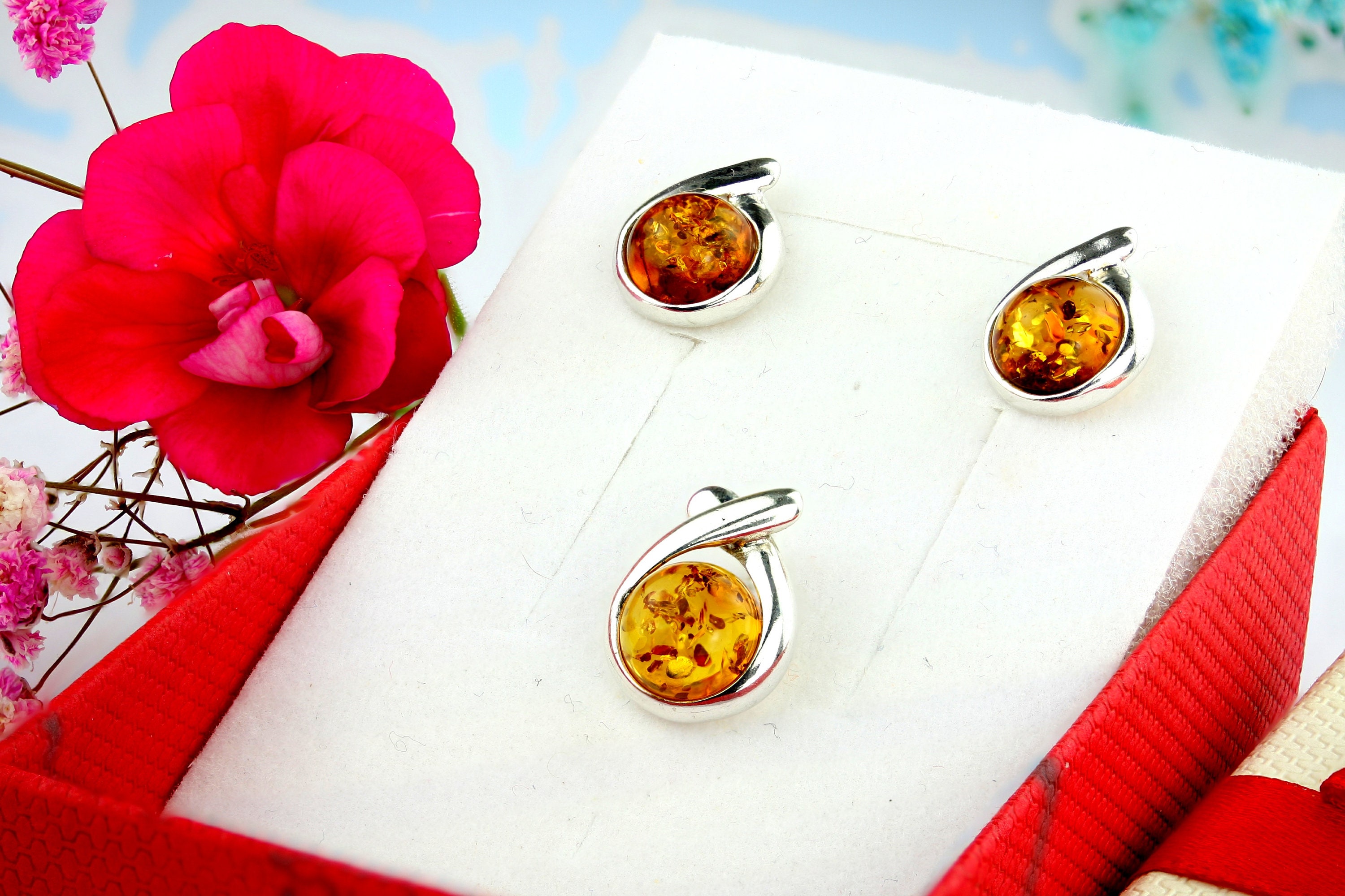 Amber jewellery shop set