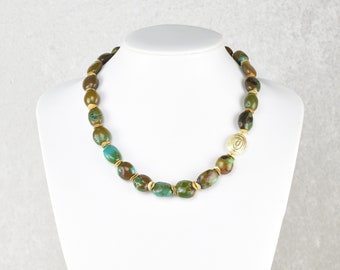 Necklace of turquoise with motherstone