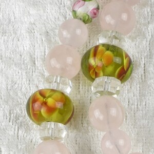 Rose quartz necklace with glass beads, painted with flowers, youthful, girly, delicate, spring-like image 4