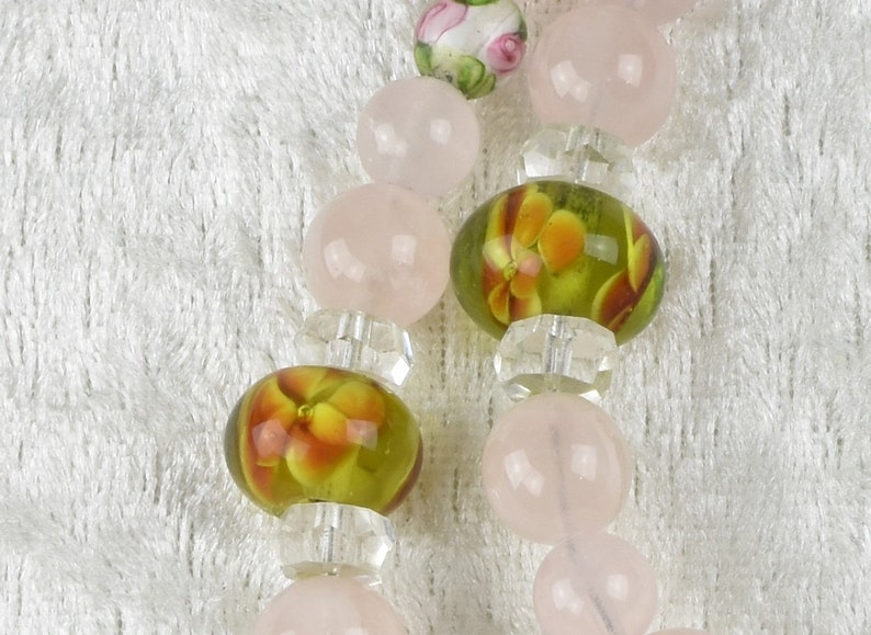 Rose quartz necklace with glass beads, painted with flowers, youthful, girly, delicate, spring-like image 4