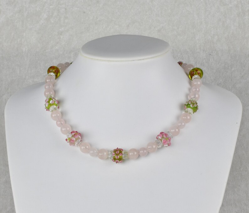 Rose quartz necklace with glass beads, painted with flowers, youthful, girly, delicate, spring-like image 2