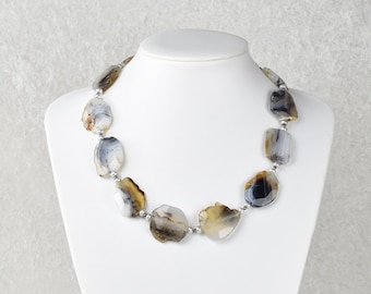 Necklace of agate in nature-colour and nature-shape.