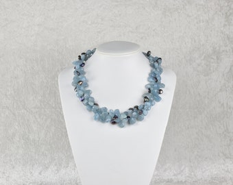 aquamarine necklace; double-breasted; Individual stones teardrop shape; with black cultured pearl drops; Necklace; voluptuous appearance; silver lock;