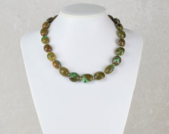 Necklace of turquoise with motherstone