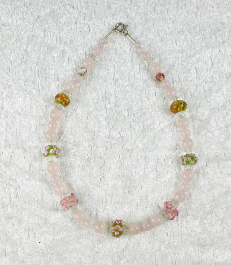 Rose quartz necklace with glass beads, painted with flowers, youthful, girly, delicate, spring-like image 3