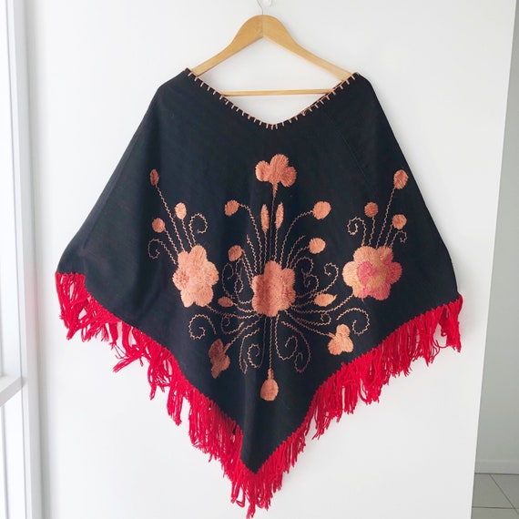 Embroidered Flower Poncho with Fringing / Mexican