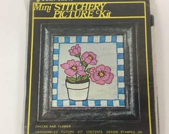 Vogart Crafts Mini Stitchery Picture Kit, Checks and Flower 1045L, Cross Stitch Kit, Craft Kit, Wooden Frame, Retro