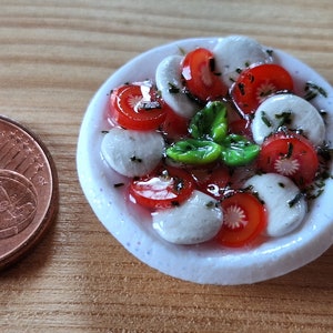 Wichtel , Teller, Puppenstube, 1: 12Tomate Mozzarella , Puppenstubenzubehör Bild 1