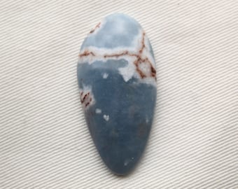 Angelit-Stein-Cabochon in blauer Steinmatrix