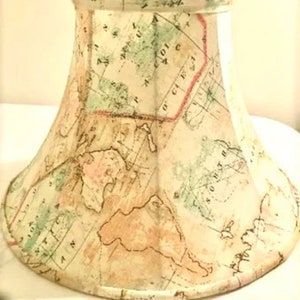 Abat-jour - Cadre en métal - Cousu à la main - Abat-jour sur le thème de la carte - Revêtement en tissu 100 % coton - Doublure en tissu doux - Existe dans d'autres choix de tissus
