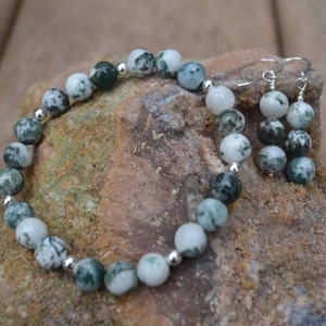 Conjunto de pulseira elástica e brincos pendentes de ágata de árvore e prata esterlina