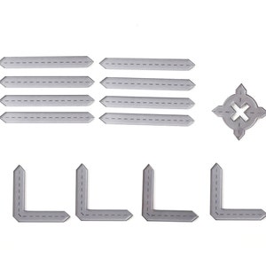 Könnte beinhalten: Ein Satz silberner Metall-Eck- und Kanten-Schutz für Bilderrahmen. Das Set enthält vier Eck-Schutz, vier Kanten-Schutz und ein Mittelstück.