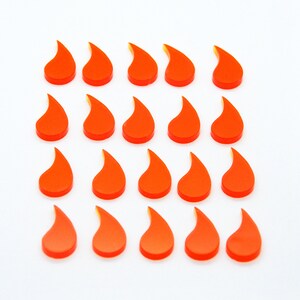 Puede incluir: Veinticuatro piezas de juego de resina en forma de lágrima de color naranja y amarillo.