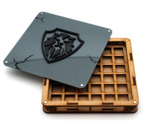 Stackable dice box compatible with Heroquest, with magnet and methacrylate lid