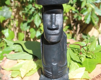 MOAI STATUE