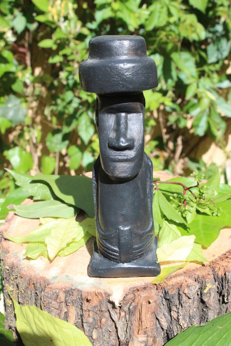 MOAI STATUE image 1