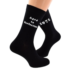 Aged to Perfection 1971 printed in White Vinyl on Mens Black Cotton Blend Socks Great Mens Birthday Gift