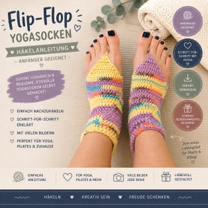 Puede incluir: Un par de calcetines de yoga de ganchillo con un patrón de hilo multicolor en amarillo, morado y naranja. Los calcetines tienen los dedos y el talón abiertos, diseñados para cubrir el mediopié. La imagen incluye texto en alemán.