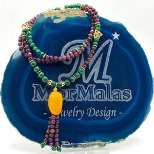 Handgjort Malakit & Rubin Mala Halsband med Mjölkig Amber Center Trippel Tofs Ädelstenar och Dubbel Merkaba -Guldfylld-