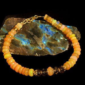 Einzigartiges echtes natürliches äthiopisches Opalperlenarmband mit natürlichen Rauchquarzsteinen -Gold gefüllt-