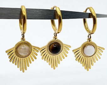 Sun Huggie Creolen mit Edelsteinen: Tigerauge, Mondstein, Rosenquarz – Goldfarbener Edelstahl