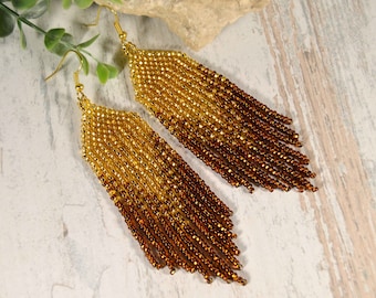 Boucles d’oreilles or brun brillant frange perlée