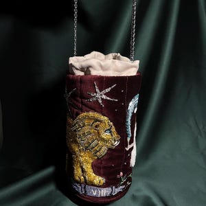 Textiltasche mit Stickerei, Samt Beuteltasche, Perlentasche, Geschenk für sie, Kirschbaum Tasche, Tarot Tasche, Löwenstickerei, Sterne und Himmel