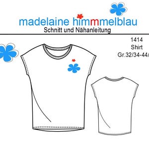 Könnte beinhalten: Ein weißes Shirt-Schnittmuster mit einem blauen Blumenmuster. Das Schnittmuster ist für die Größen 32-34-44-46. Das Schnittmuster heißt "madelaine himmmelblau" und ist für ein Shirt.